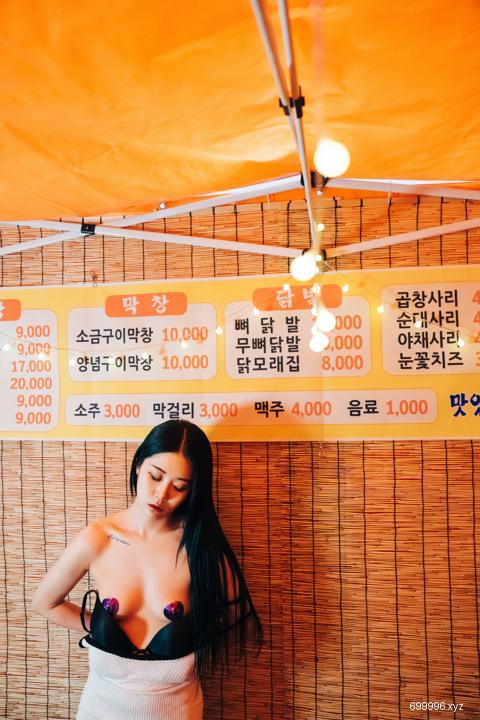  Bomi - Street Stall